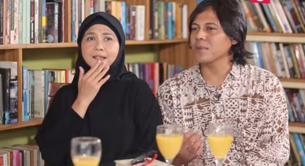 Sambil Terisak, Mayky Wongkar Ungkap Ria Irawan Meninggal saat Adzan Subuh