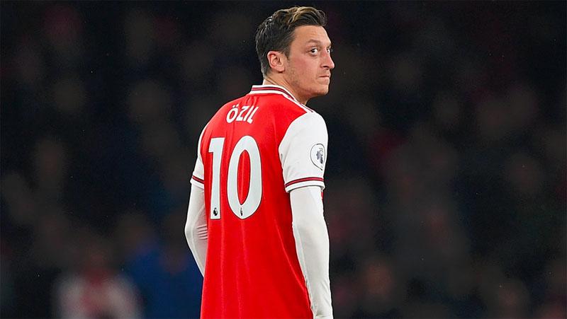 Mesut Ozil Tidak Mau Gajinya Dipotong Arsenal