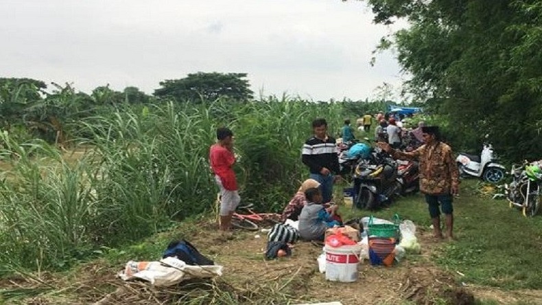 Ratusan Warga Terdampak Banjir di Demak Bertahan di Tanggul Sungai