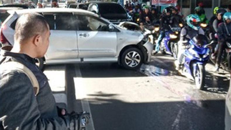 Polisi Tes Urine Pengemudi Penyebab Kecelakaan Beruntun di Jalan Pangeran Antasari