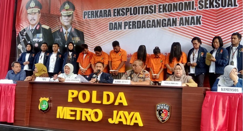 Anak Perempuan di Kafe Ini Dipaksa Layani 10 Lelaki Hidung Belang Sehari