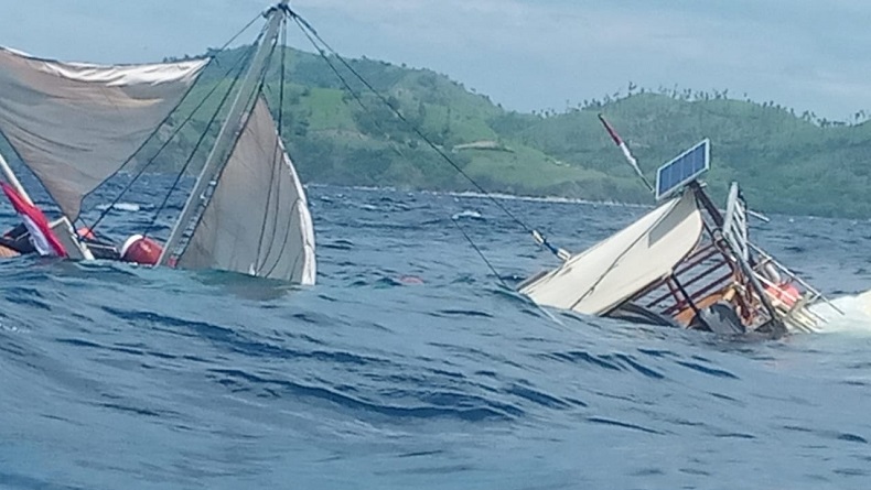 Kapal Rombongan Wartawan Istana Terbalik di Labuan Bajo, Semua Penumpang Selamat