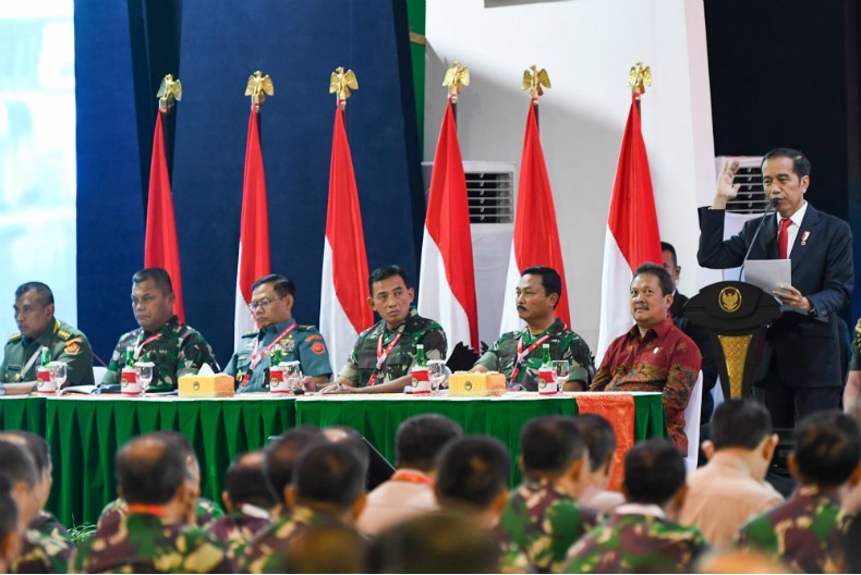Jokowi Akan Naikkan Usia Pensiun TNI Menjadi 58 Tahun