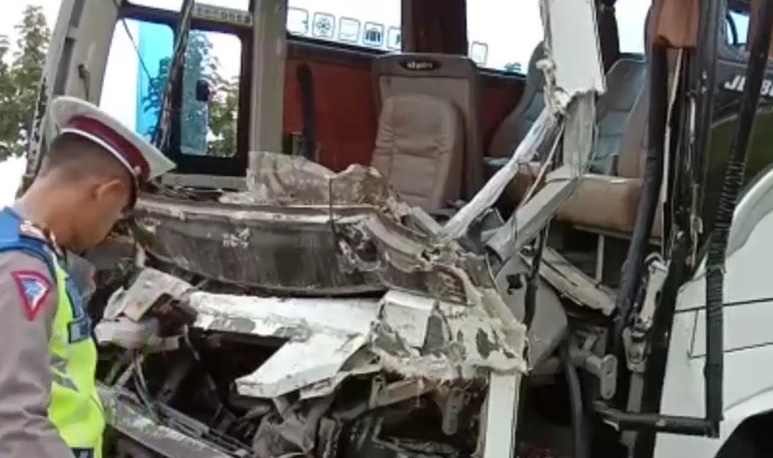 Kecelakaan Bus di Tol Cipali, 3 Orang Harus Dioperasi