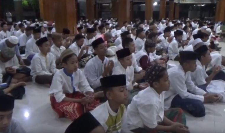 Gus Solah Kritis, Ribuan Santri Tebuireng Jombang Gelar Doa Bersama