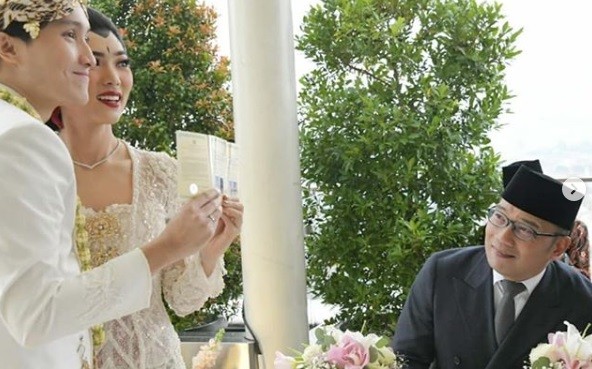 Saksi Akad Nikah Isyana Sarasvati, Tatapan Ridwan Kamil Bikin Salah Fokus 