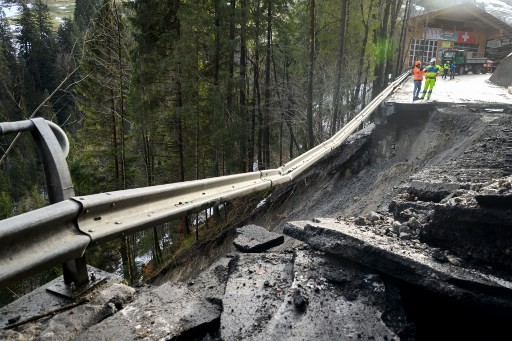 Hujan dan Tanah Longsor Sebabkan 500 Turis Terjebak di Resor Ski Kanada