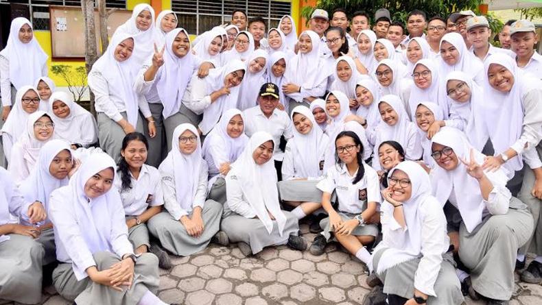 Gubernur Sumut Edy Rahmayadi Ingatkan Pentingnya Pendidikan ke Pelajar di Medan