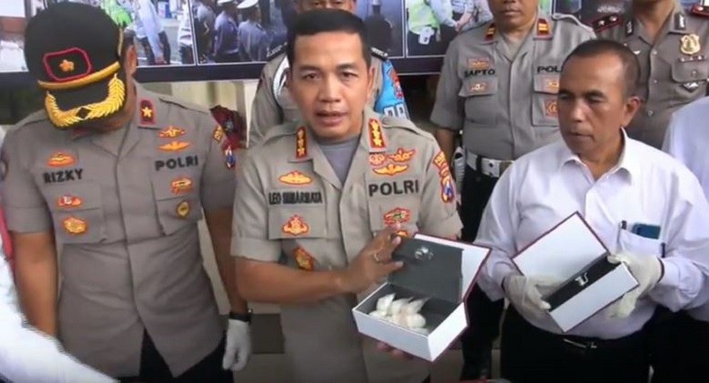 2 Pengedar Narkoba Paket Hemat dalam Kamus Dibekuk Polisi di Malang