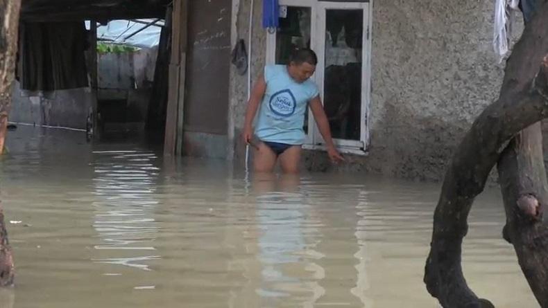 Hujan Deras Semalam, 116 Rumah di Cirebon Terendam Banjir 1,5 Meter