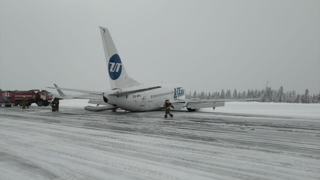 Pesawat Boeing 737-500 Angkut 94 Orang Mendarat Tanpa Roda di Rusia