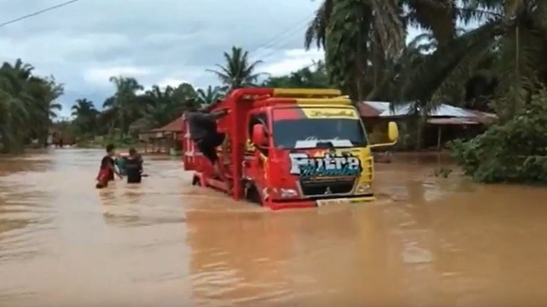 Banjir Masih Rendam Mandailing Natal akibat Curah Hujan Tinggi