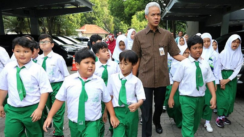 Ganjar Pranowo Ajak Pelajar SD Asal Jabar Piknik di Kantor Gubernur