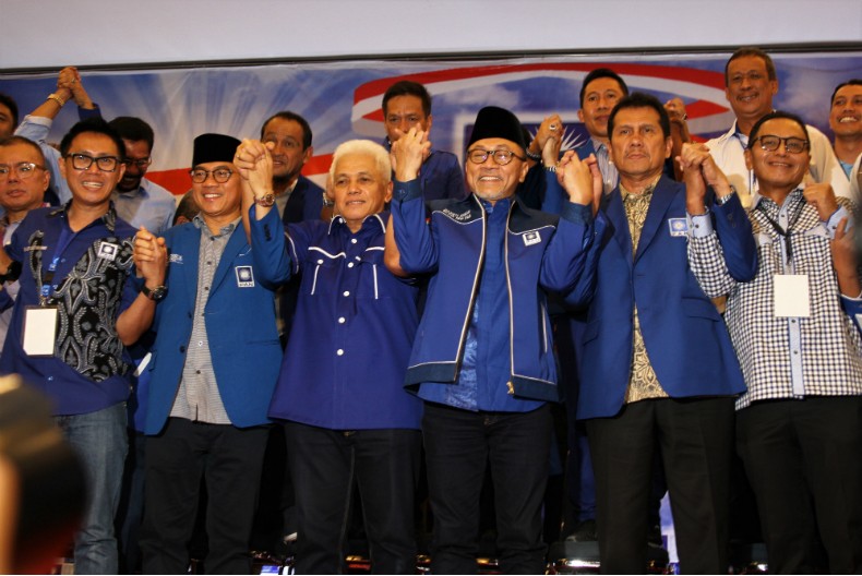 Zulkifli Hasan Minta Maaf ke Amien Rais: Kursi Melayang karena Orang Luar Terlibat