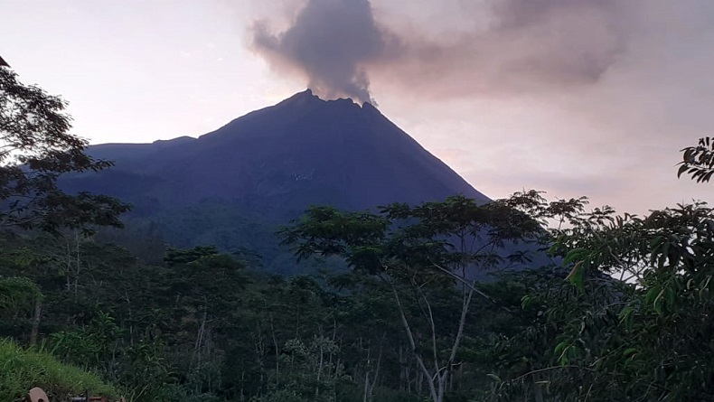 Warga Lereng Gunung Merapi Siapkan Tas Siaga Bencana untuk Antisipasi Erupsi
