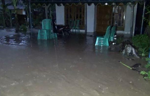 Banjir hingga Satu Meter, Pesta Syukuran Kelahiran Bayi di Sambit Ponorogo Batal