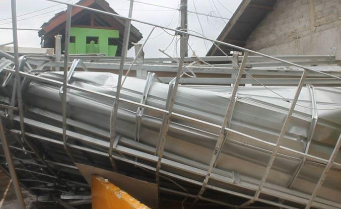 Hujan Deras dan Angin Kencang, Atap SMP Negeri 16 Depok Roboh