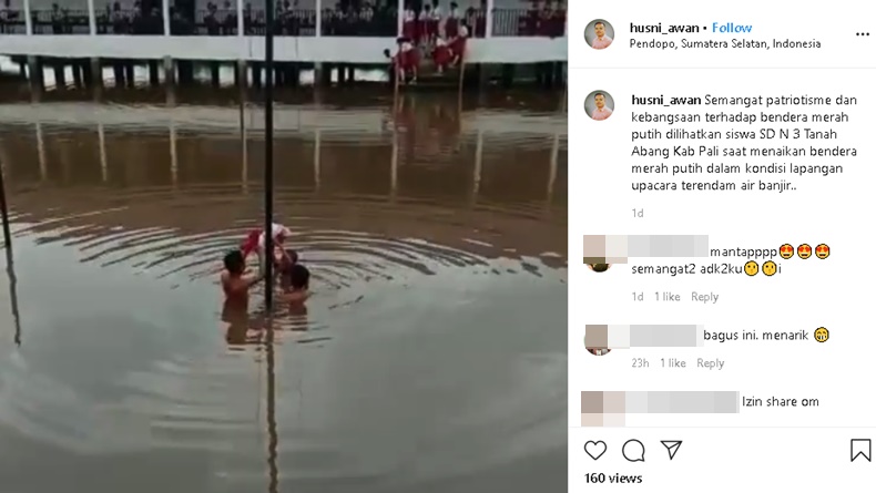 Viral, 3 Murid SD di Sumsel Kibarkan Bendera di Tengah Kepungan Banjir