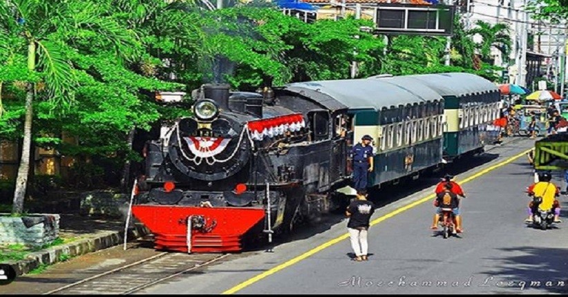 Wisata Menyusuri Kota Solo, Asyiknya Tamasya dengan Kereta Uap Kuno Berusia 1 Abad
