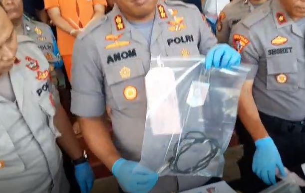Ini Alat yang Dipakai Budi Masukkan Delis ke Gorong-Gorong