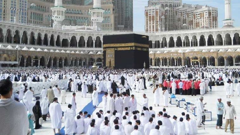 Warga Saudi Kini Bisa Undang Sahabat di Luar Negeri Umrah dengan Visa Kunjungan Pribadi