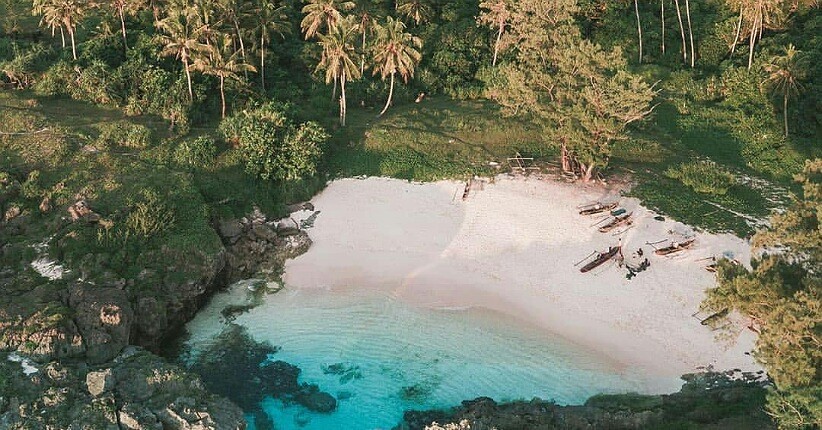 Terpikat Keindahan Pantai Mandorak di Sumba, Terlihat Eksotis Diapit 2 Tebing