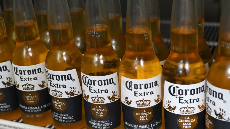 Penjualan Bir Corona Tetap Moncer di Tengah Misinformasi dengan Virus Korona