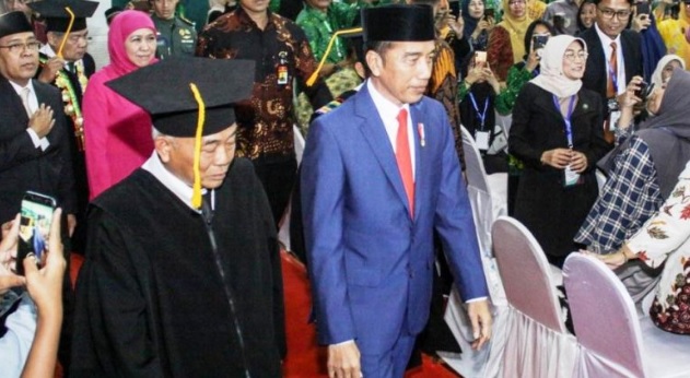 Presiden Jokowi Hadiri Pengukuhan Guru Besar KH Asep Saifuddin Chalim di UIN Sunan Ampel