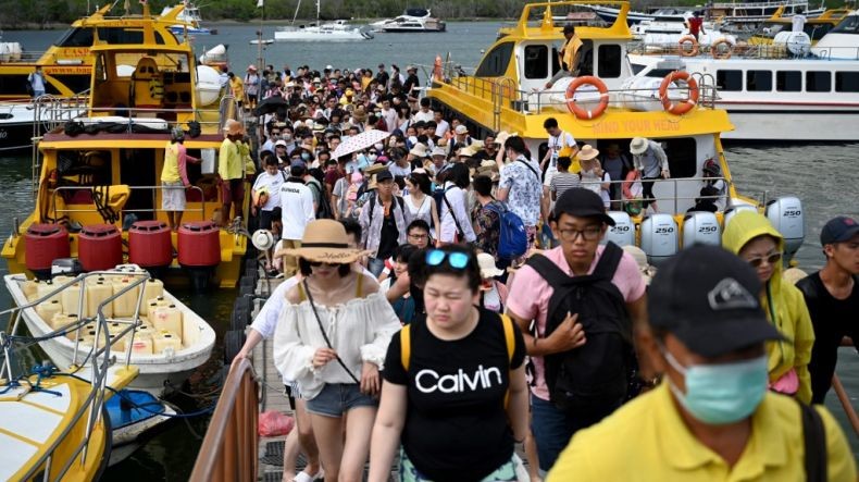 Tak Mau Pulang, Turis China di Bali Sebut Negaranya seperti Penjara Besar akibat Korona