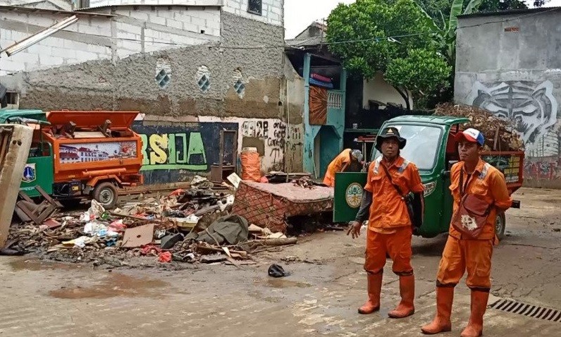 Pandemi Corona, Pasukan Oranye Tetap Giat Bekerja Demi Keluarga