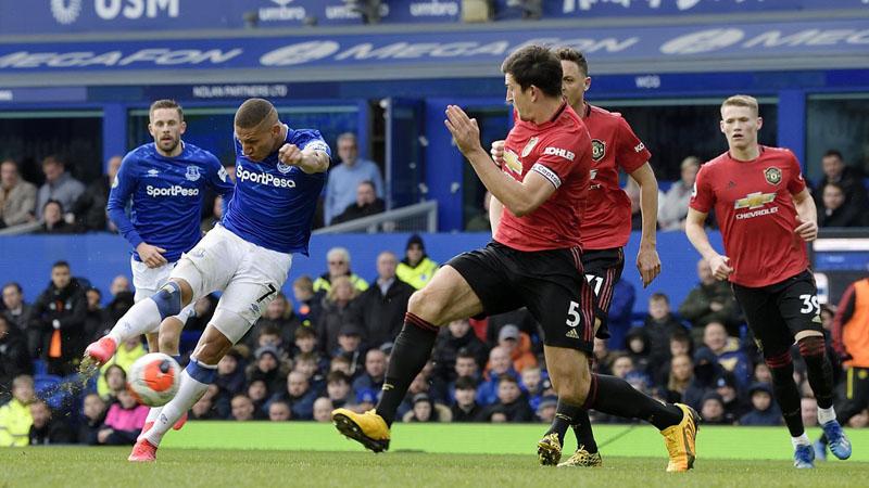 VAR Selamatkan MU dari Kekalahan di Kandang Everton