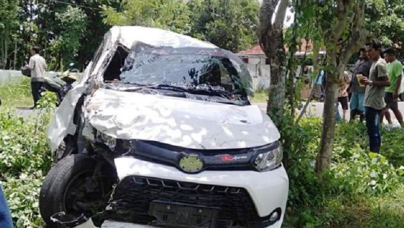 Avanza Melaju Kencang dan Tabrak Motor di Sampang Madura, 2 Orang Tewas