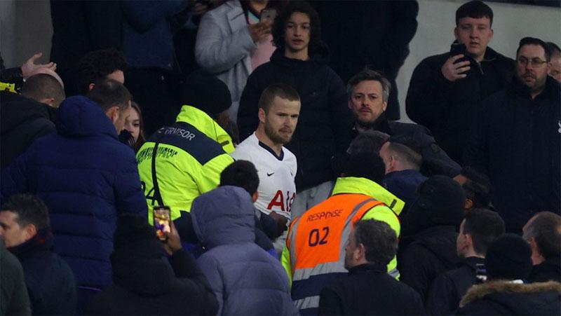 Eric Dier Nyaris Pukul Suporter, Jose Mourinho: Semoga Tak Ada Sanksi