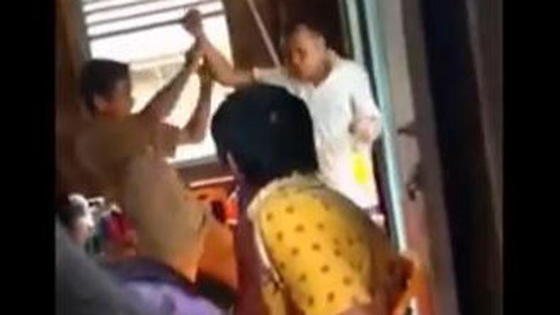 Viral Rekaman Video Perangkat Desa di Nias Pukuli Warga saat Rapat