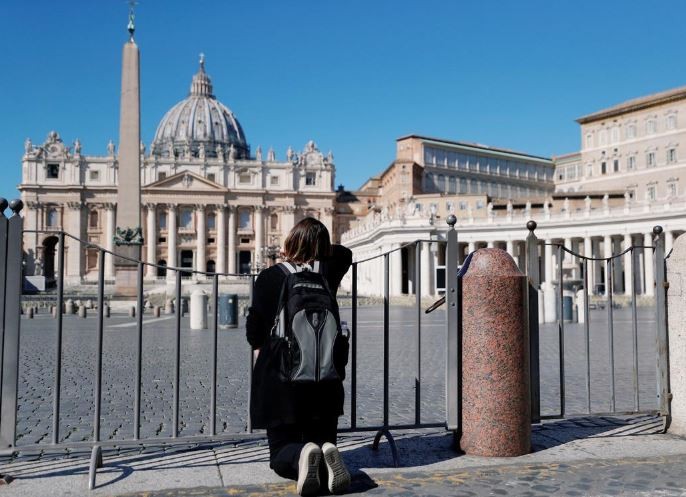 Pertama Kalinya, Paus Fransiskus Kotbah Online Setelah Seluruh Italia Diisolasi