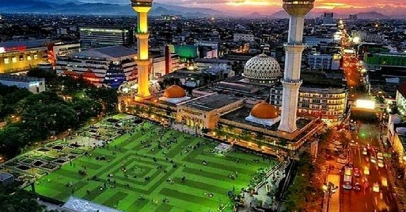 Alun Alun Bandung, Wisata Instagramable di Tengah Rumput Luas