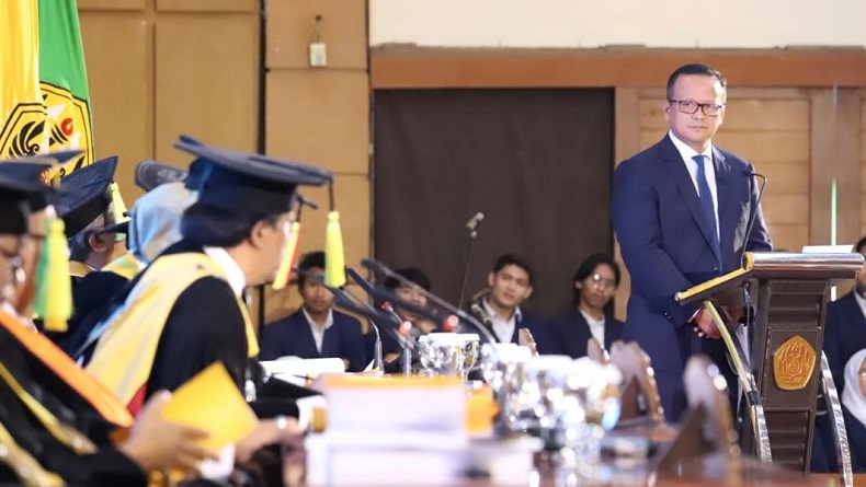Edhy Prabowo Raih Gelar Doktor dengan Predikat Cumlaude