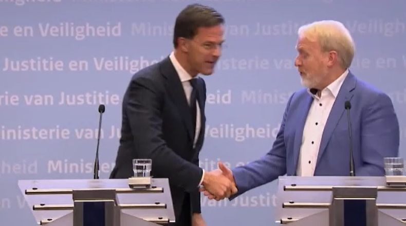 Kelepasan, PM Belanda Mark Rutte Bersalaman padahal Melarang untuk Cegah Korona
