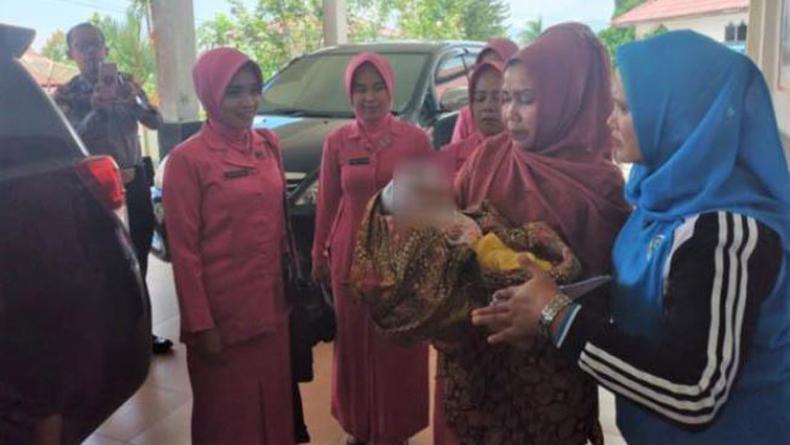 Keji, Ibu Muda di Tapsel Pukul Kepala Bayi 4 Bulan hingga Penyok