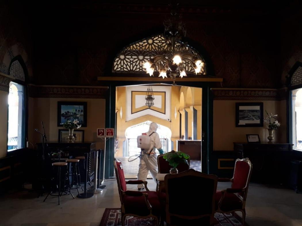 Cegah Korona, PMI Medan Semprot Disinfektan di Area Istana Maimun