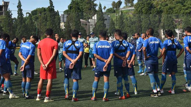 Pelatih Persib Kasih Kebebasan Pemainnya Jalankan Program Latihan Mandiri