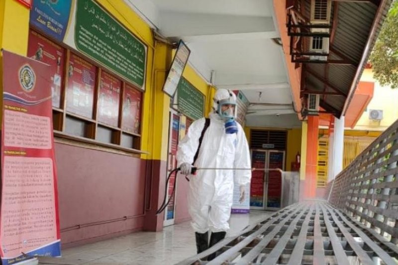 Cegah Corona, UMSU Semprot Disinfektan ke Seluruh Kawasan Kampus