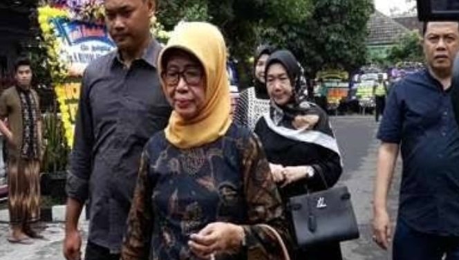 Sujiatmi Notomiharjo Ibunda Jokowi Wafat di Solo