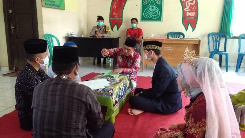 Nekat Akad saat Corona, Pasangan Pengantin di Sumsel: Yang Penting Sah!