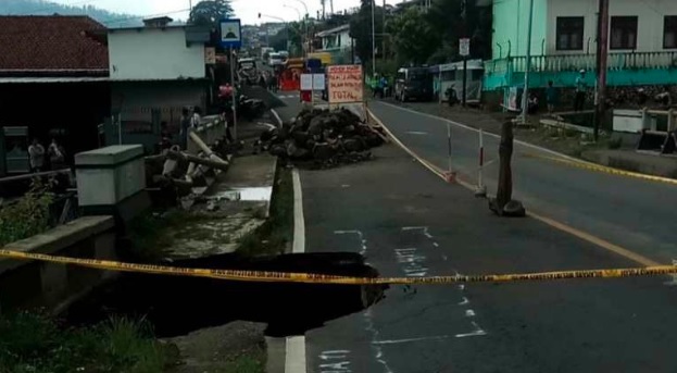 Jalur Temanggung-Wonosobo Ditutup akibat Jembatan Lodukuh Ambrol