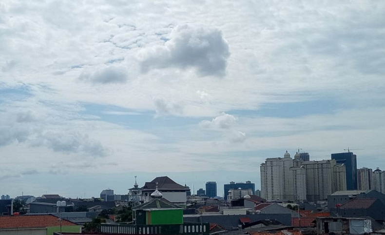 Langit Biru Jakarta Ramai di Medsos, Ini Penjelasan BMKG