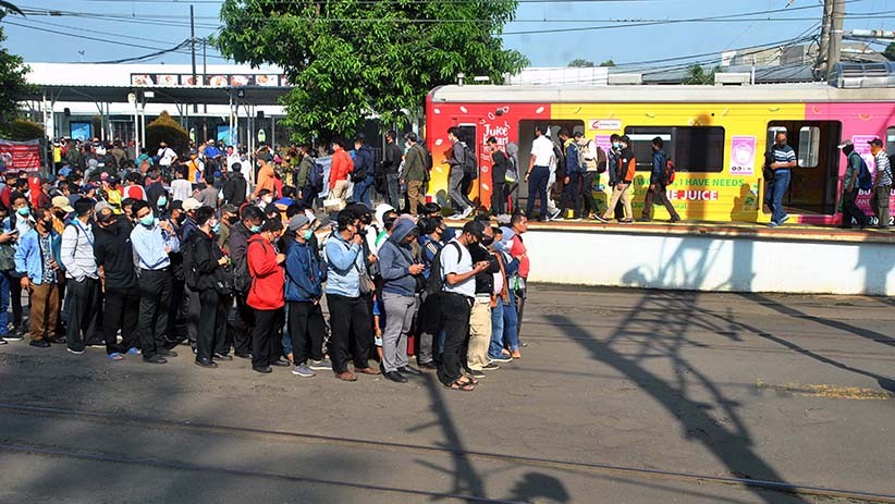 Wacana Setop Sementara Ditolak Luhut, KRL Tetap Beroperasi pada 18 April