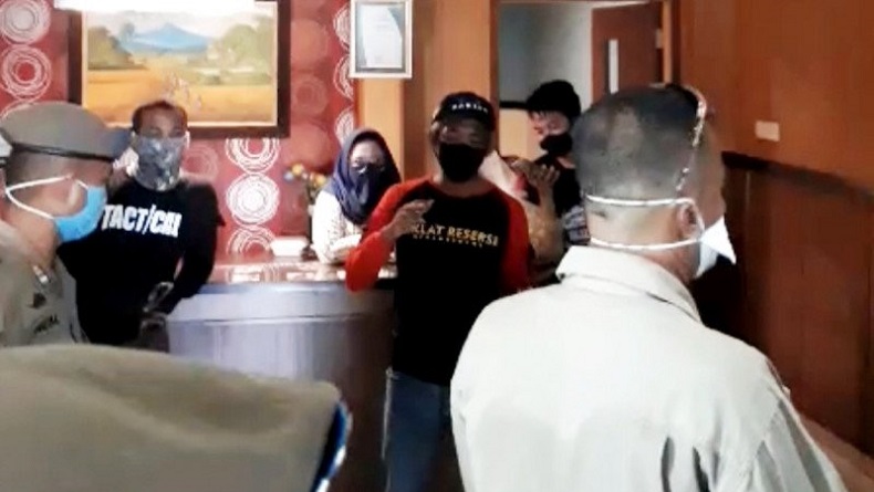 Satpol PP Gerebek 2 Panti Pijat yang Beroperasi saat Darurat Covid-19