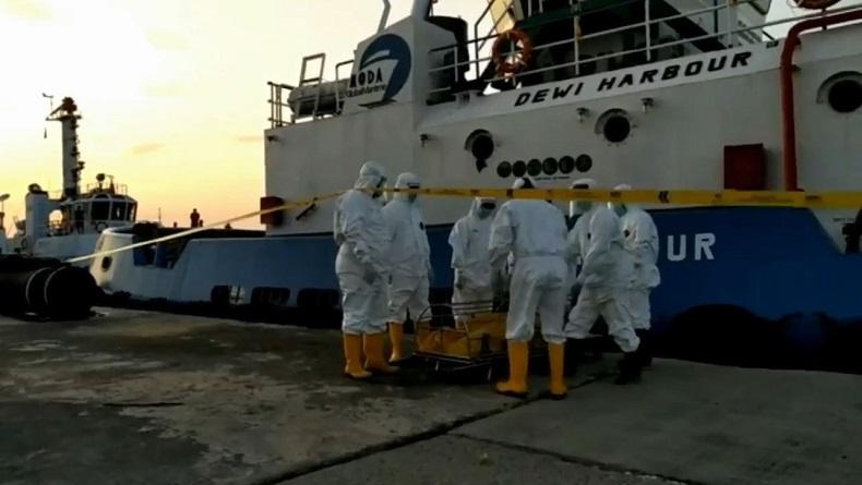 ABK di Tuban Ditemukan Tewas dalam Kamar Mandi, Tim Evakuasi Pakai APD Lengkap