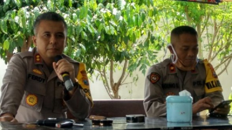 Viral Foto Mesra Oknum Anggota Polres Probolinggo dengan Sesama Jenis di Medsos